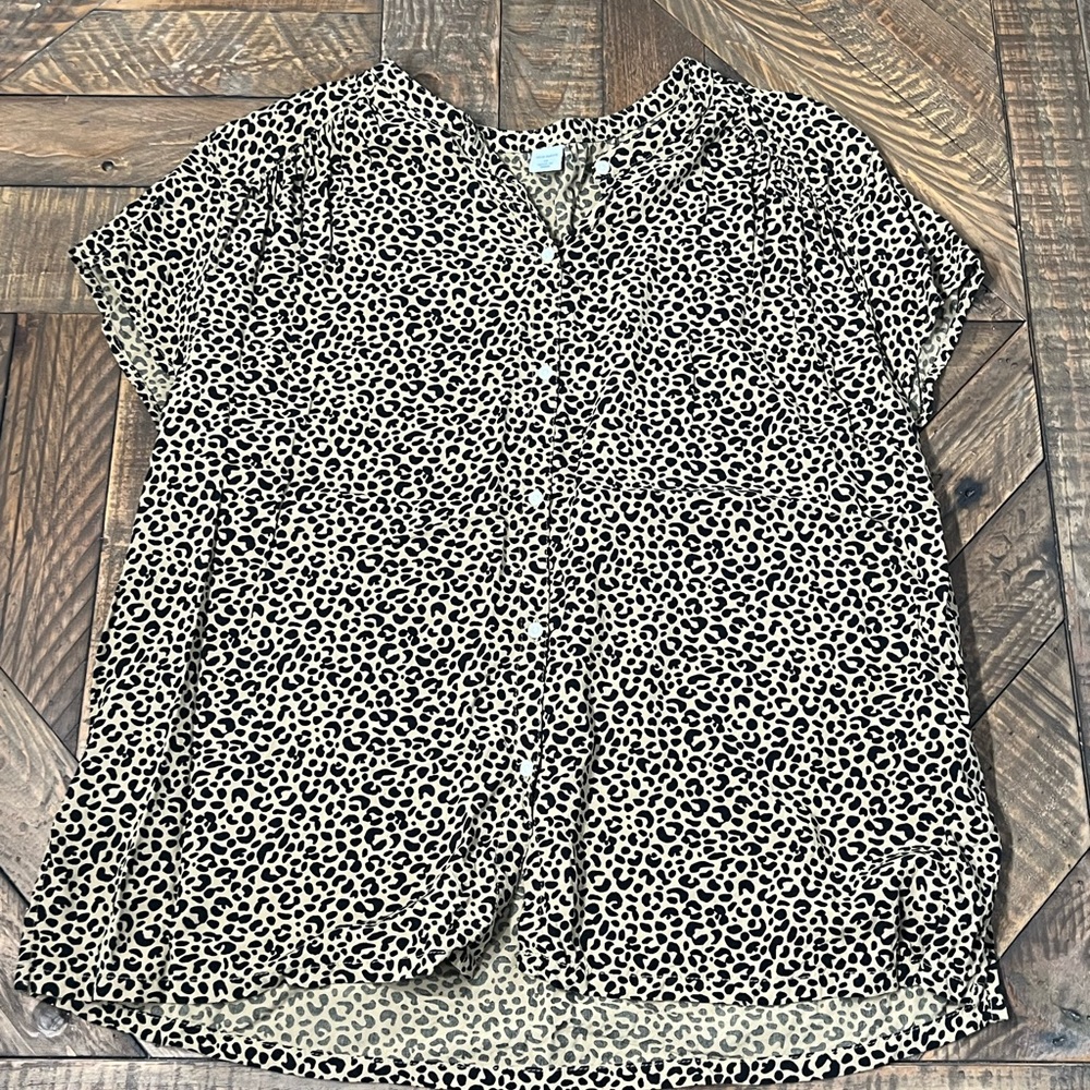 Old Navy medium cheetah print blouse